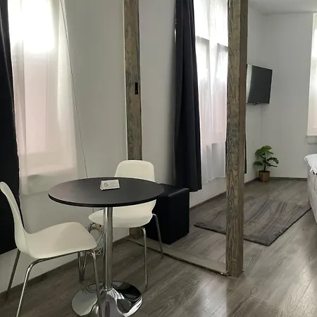 Karl Marx 3 Apartment *